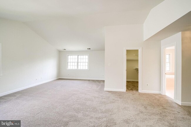 Building Photo - 6207 Woodland Lake Dr