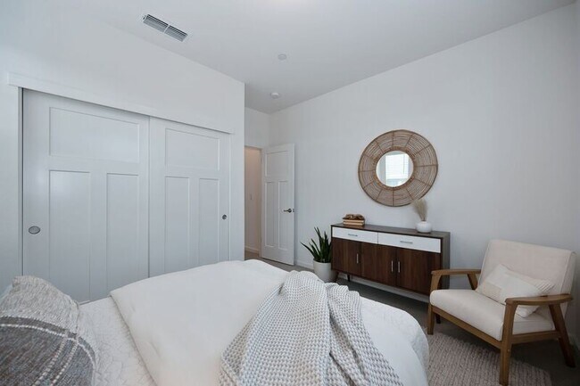 Building Photo - 1588 Parkside Way