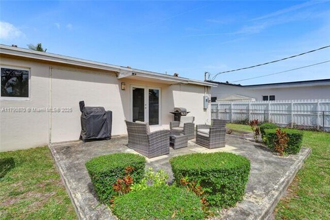 Building Photo - 5811 SW 95th Ct