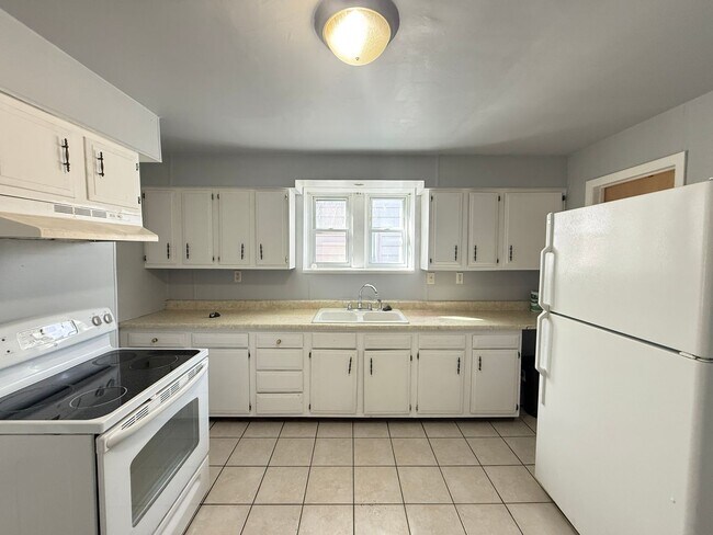 Primary Photo - 1409 - 1409 1/2 18th Ave