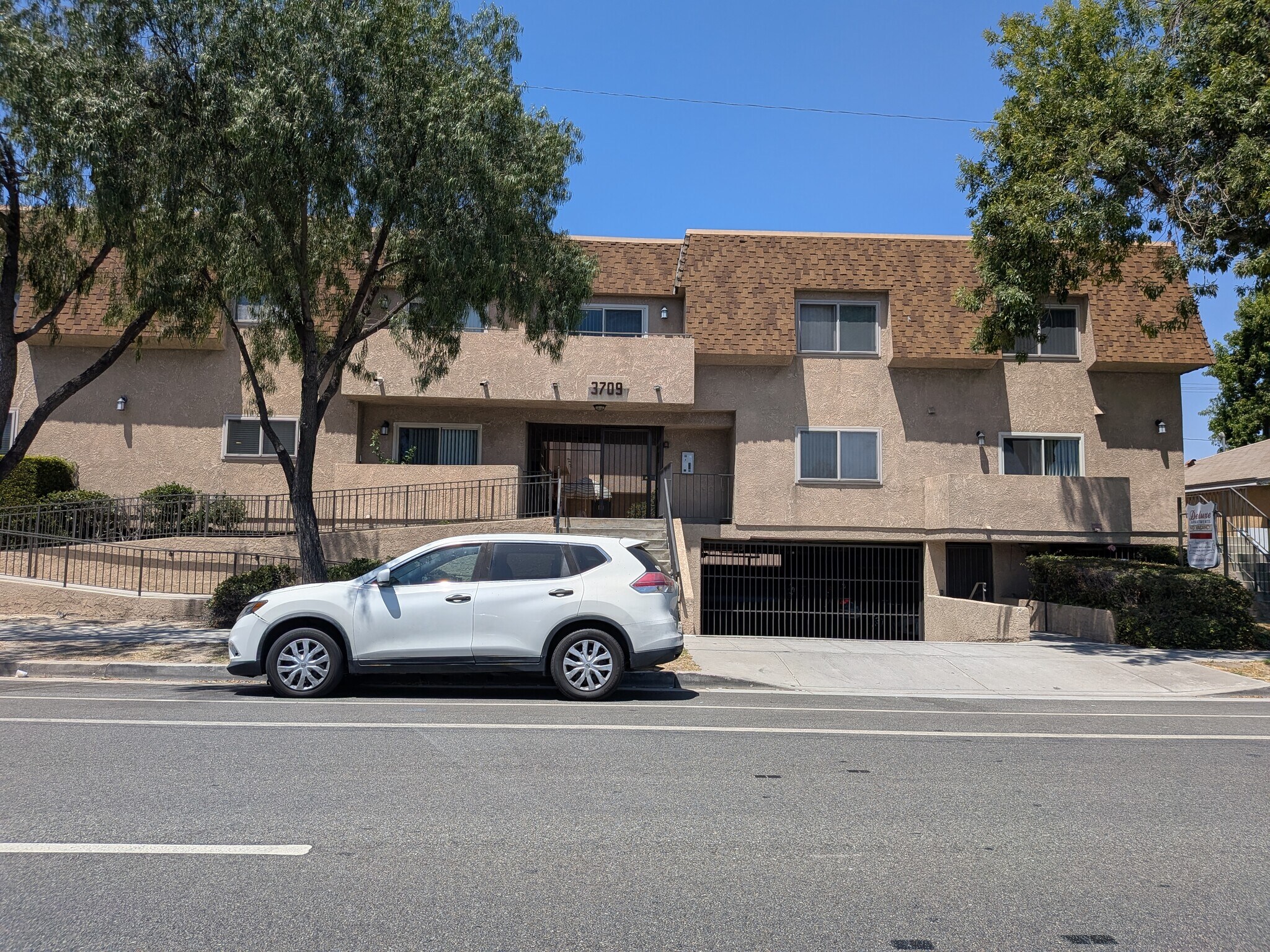 Building Photo - 3709 W Victory Blvd