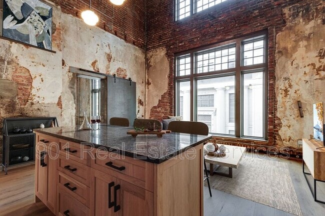 Primary Photo - 124 Monroe Ave