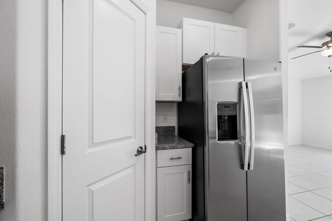 Building Photo - Like New 3/2 in Wimauma