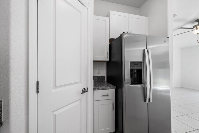 Building Photo - ***MOVE-IN SPECIAL, $500 OFF 2ND MONTH*** ...