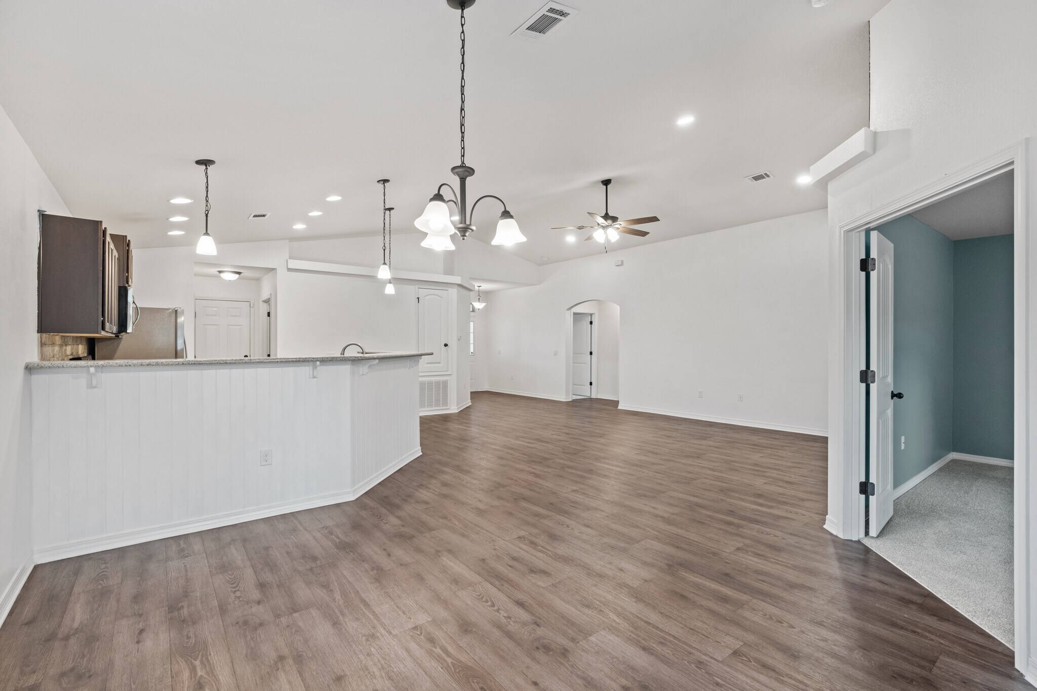 Building Photo - 5555 Peach Dr