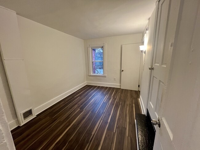 Building Photo - 462 S Christian St