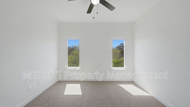 Building Photo - 893 E Mather St