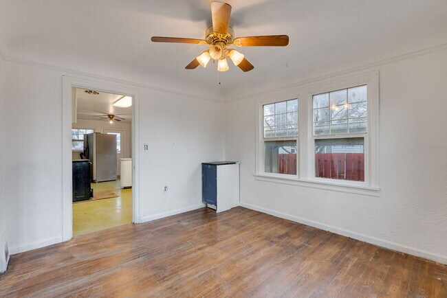 Building Photo - 1137 SE Uglow Ave