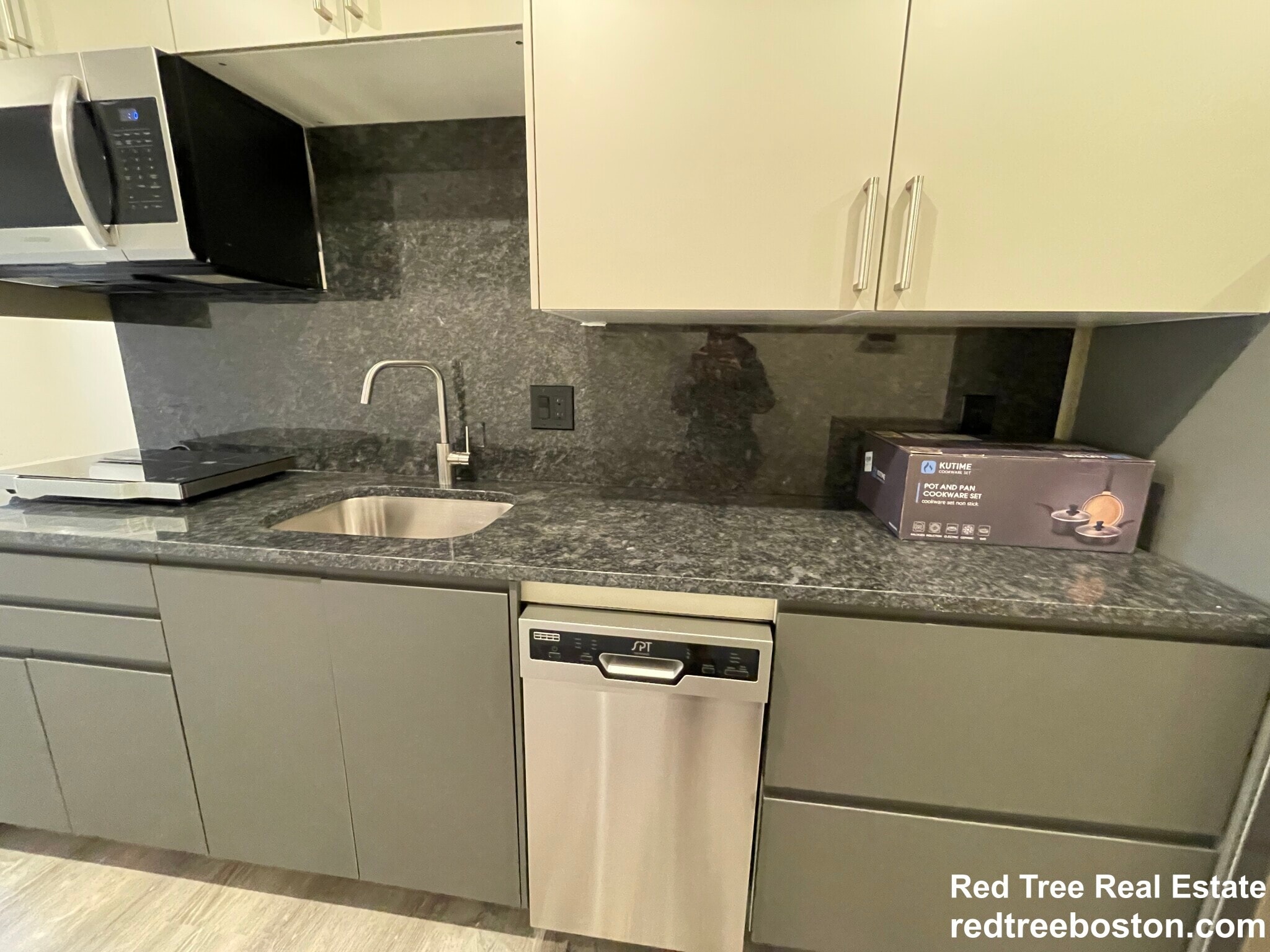 Building Photo - 1028a Commonwealth Ave