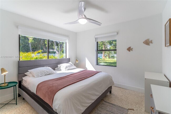 Building Photo - 12344 NE 9th Ave