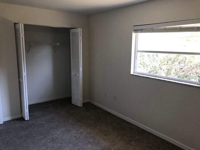 Building Photo - Spacious & Stylish 4-Bedroom Home – Prime ...