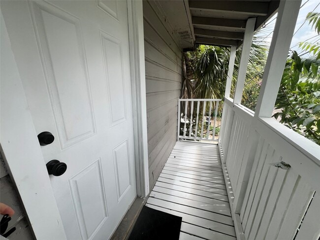 Building Photo - 1514 W 14th St