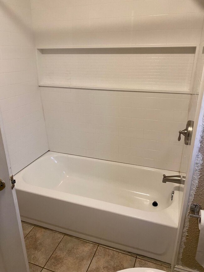 Building Photo - Beautiful apartment with mountain views, walking distances to Down Town Mars Hill!  Washer and dr...