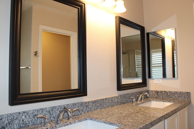 Building Photo - 1808 Dante Cir