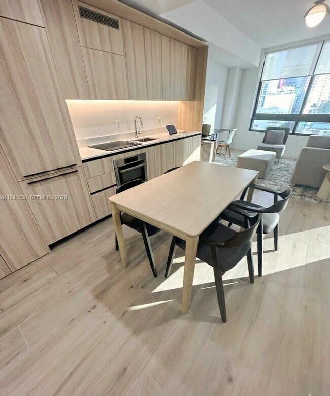 Building Photo - 225 N Miami Ave