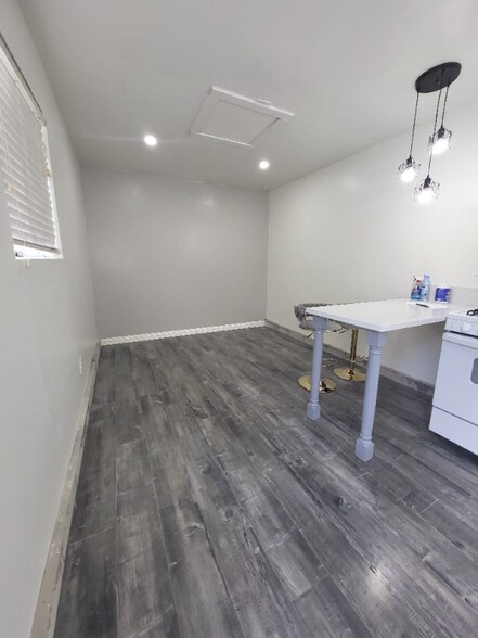 Building Photo - 15381 Monterey Ave