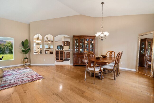 Building Photo - Fully furnished home