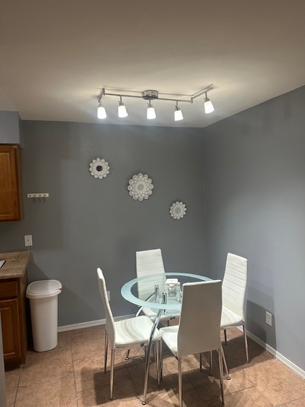 Building Photo - 6301 N Barcelona Ct