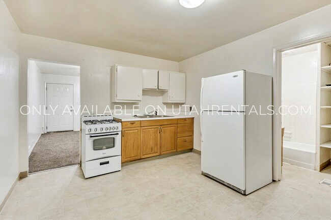 Building Photo - 210 S 1600 W St
