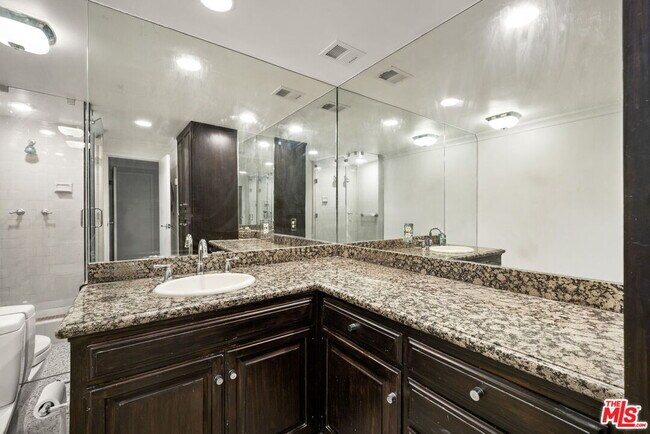 Building Photo - 875 Comstock Ave