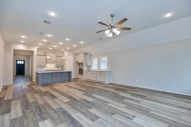 Building Photo - 30103 Aralia Dr