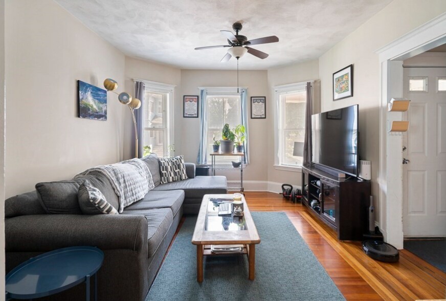 Building Photo - 44 Greenleaf Ave