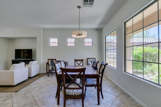 Building Photo - Elegant 3Bedroom/2.5Bath Furnished Home with Casita in Anthem Country Club