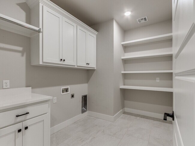 Building Photo - 3201 Hayven Cir