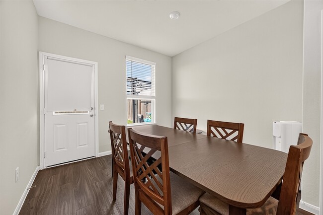 Building Photo - 16039 Kingfield Haven Dr