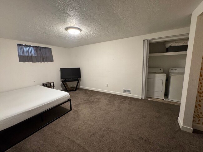 Building Photo - Beautiful Provo home for rent!
