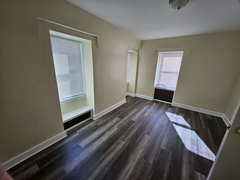 Building Photo - 19 Negus St
