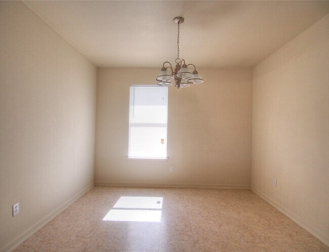 Building Photo - 419 Brittney Way