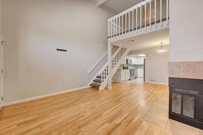 Building Photo - $1,995 - 2 Bed, 2 Bath Lofted Townhome in ...
