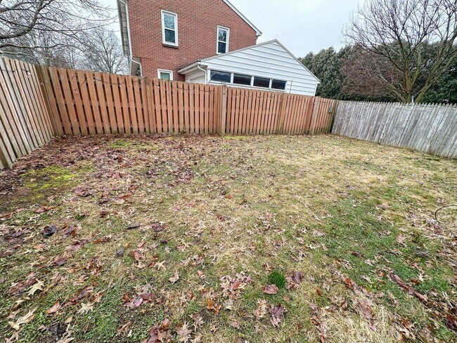 Building Photo - 960-964 Kentwood NE