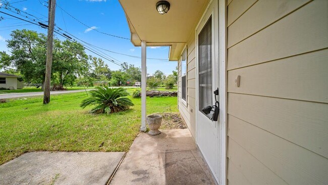 Building Photo - 2216 Avenue F