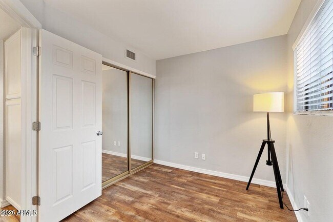 Building Photo - 1025 E Highland Ave