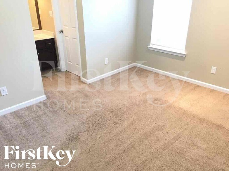 Building Photo - 7090 Maryland Ct