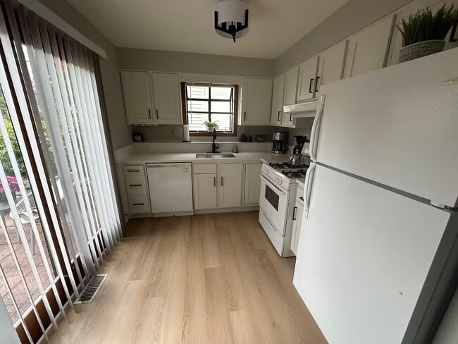 Building Photo - 131 Newberry Ave