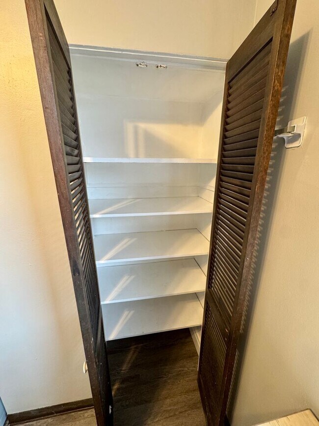 Building Photo - 111 S Ohio St