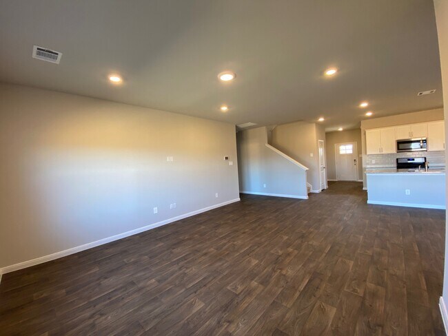 Building Photo - 154 Solitude Dr