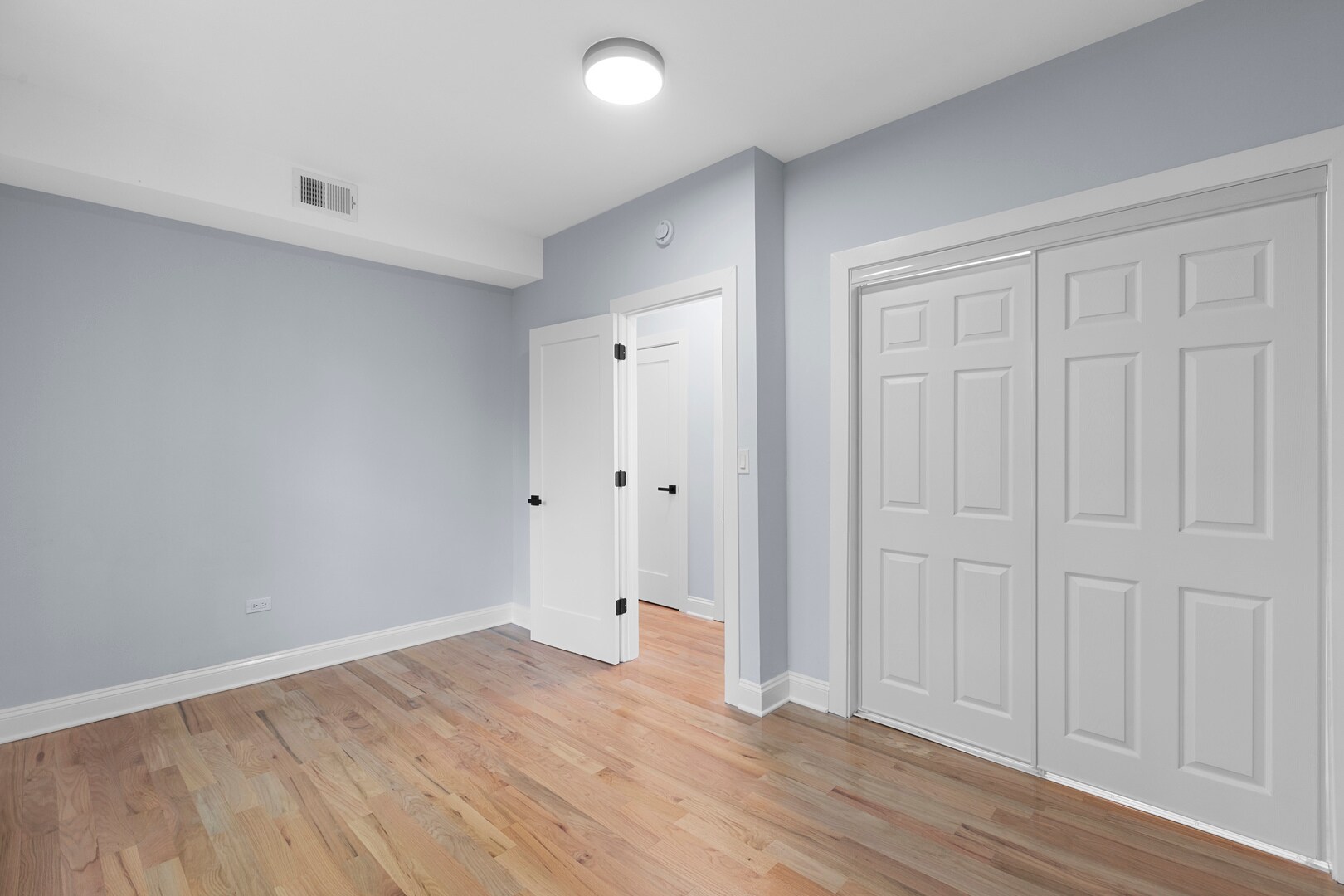 Building Photo - 3805 W Belle Plaine Ave