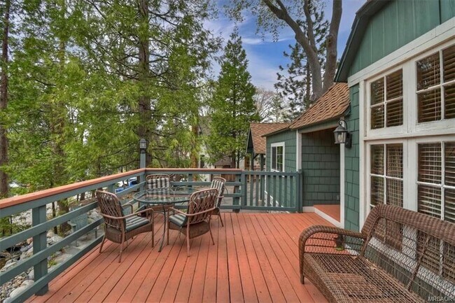 Building Photo - 295 Sunset Dr