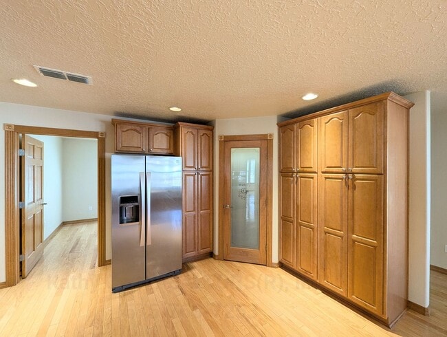 Building Photo - Luxurious Relaxation in Raintree