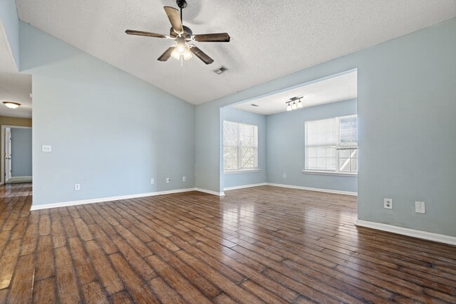 Building Photo - 527 3rd Loop Rd