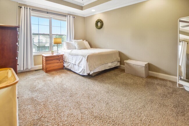 Building Photo - Pet Friendly Four Bedroom with Basement in...