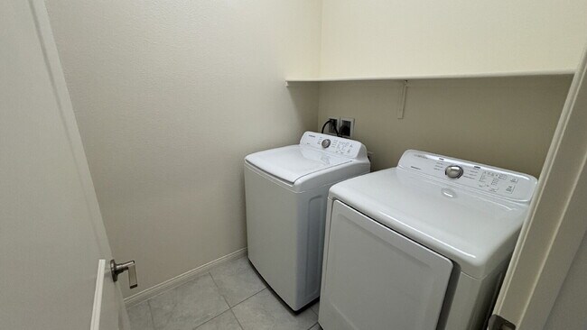 Building Photo - One Story 6-bedroom Home with Attached Casita