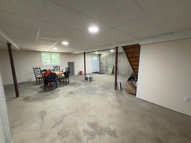 Building Photo - 152 Town Line Rd
