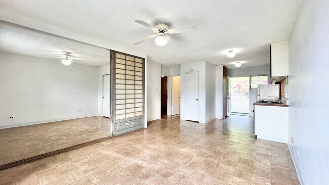 Building Photo - 2 BEDROOM UNIT WITH BALCONY AND BEAUTIFUL ...