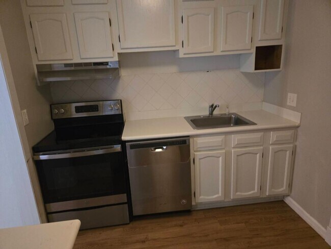 Building Photo - 430 Lindbergh Drive NE