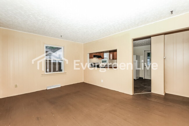 Building Photo - 124 E Lindberg Dr